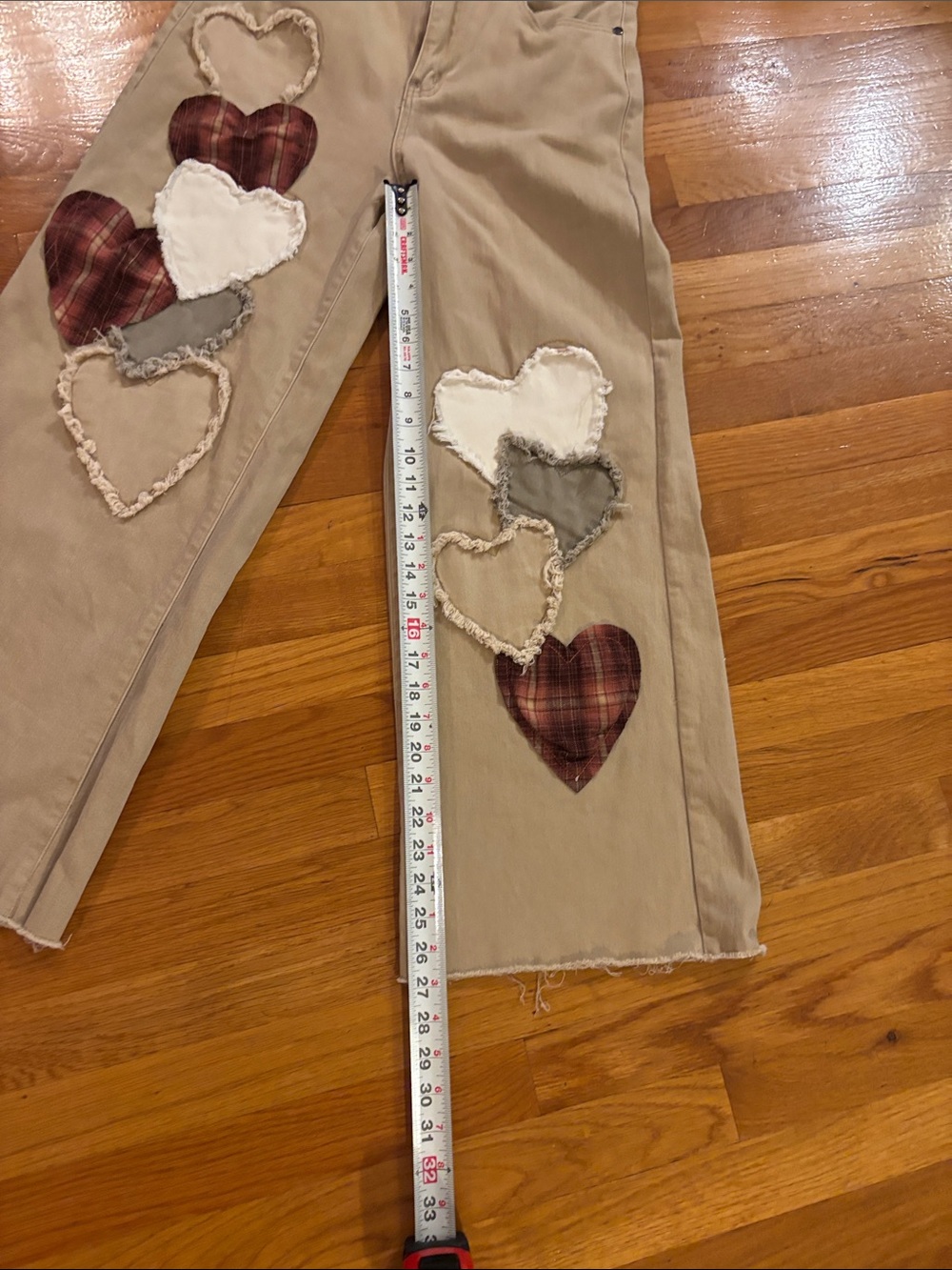 Easel Tan Wide-Leg Jeans with Heart Patch Appliques-cream, burgundy Flannel Sz M - Picture 9 of 13